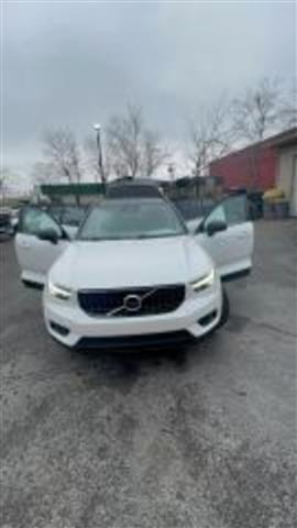 $28499 : 2022 Volvo XC40 image 2