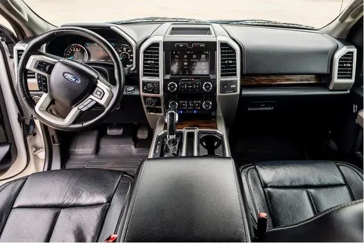 $28904 : Ford F-150 2019 4x4 Lariat 4 image 8