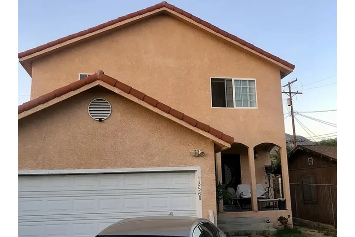 $1650 : SINGLE 3BR 13568 Kismet Ave, image 2