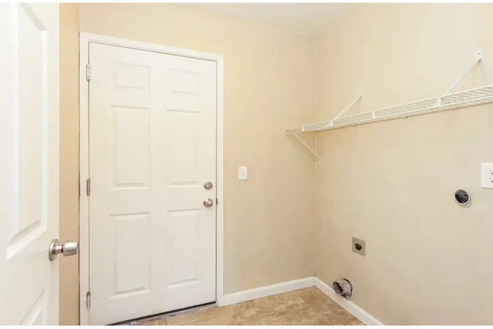 $2145 : 2 Bed 2 Bath In Los Angeles image 8