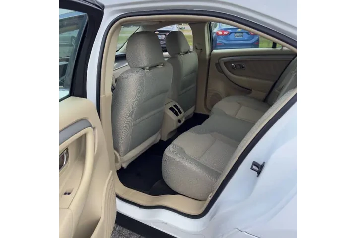 2018 Taurus SEL image 8