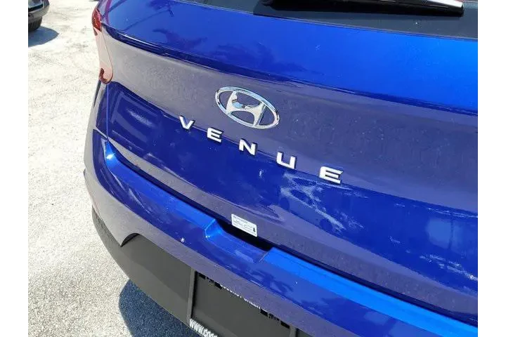 $19988 : Hyundai VENUE 2025 SEL 4dr C image 5