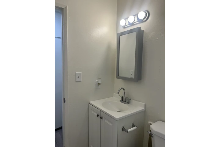 $1525 : Studio  for rent image 5