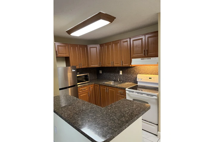 $2050 : Condo 2/1 For Rent image 2