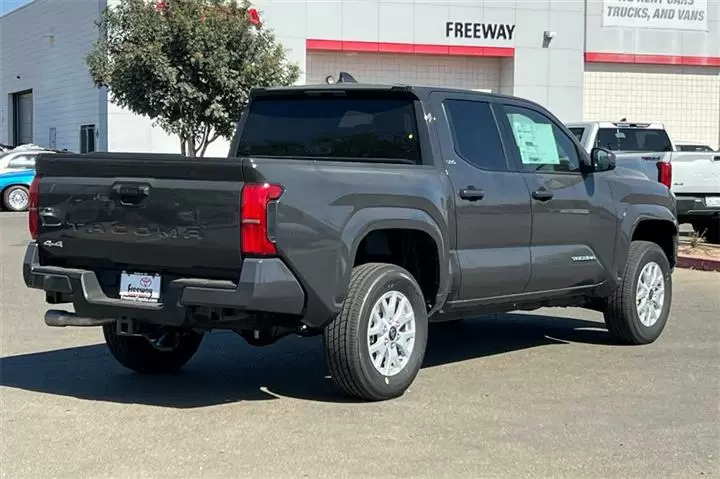 $42944 : New 2024 Tacoma SR5 Double Ca image 4