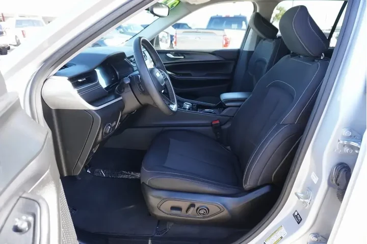 $24988 : Jeep Grand Cherokee 2023 4x4 image 7