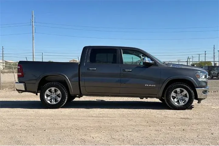 $35700 : Ram 1500 2022 4x2 Laramie 4d image 3