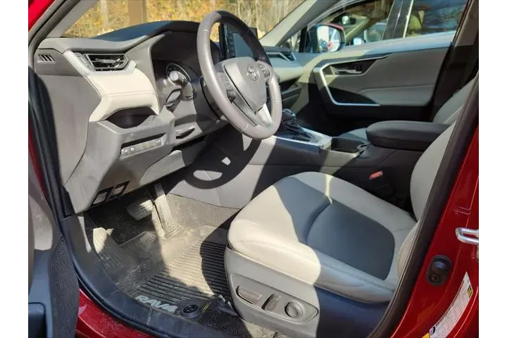 $24503 : Toyota RAV4 2019 XLE Premium image 3