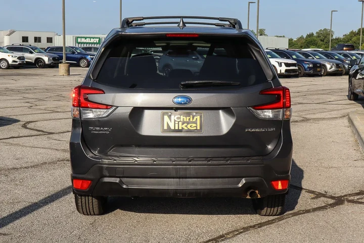 $19449 : 2021 Forester Premium image 5