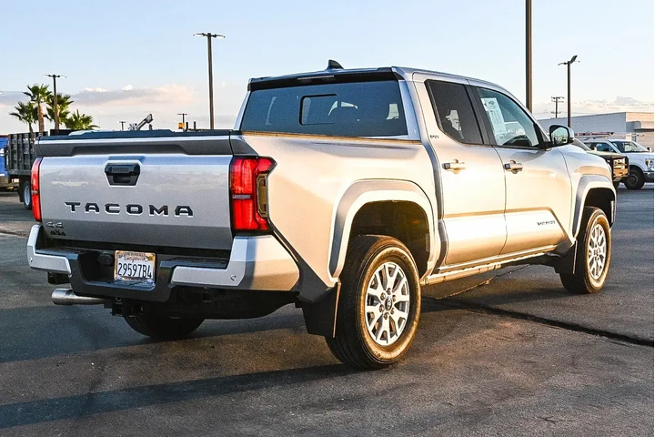 Toyota Tacoma 2024 4x4 SR5 4 image 8