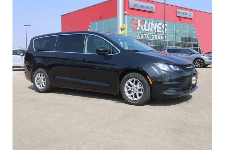 $20277 : Chrysler Voyager 2023 LX 4dr image 2