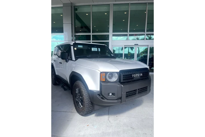 Toyota Land Cruiser image 8