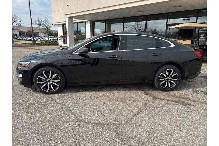 $24000 : Chevrolet Malibu 2024 RS 4dr image 4