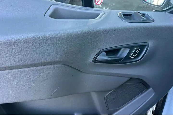 $32871 : Ford Transit 2024 250 3dr SW image 10