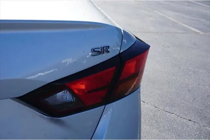 $17703 : Nissan Altima 2021 2.5 SR 4d image 5