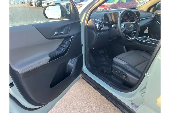 $29998 : Chevrolet Equinox 2026 4x4 L image 5