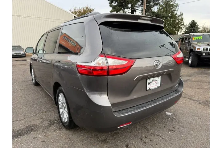 $13995 : 2016 Sienna XLE 8-Passenger image 6