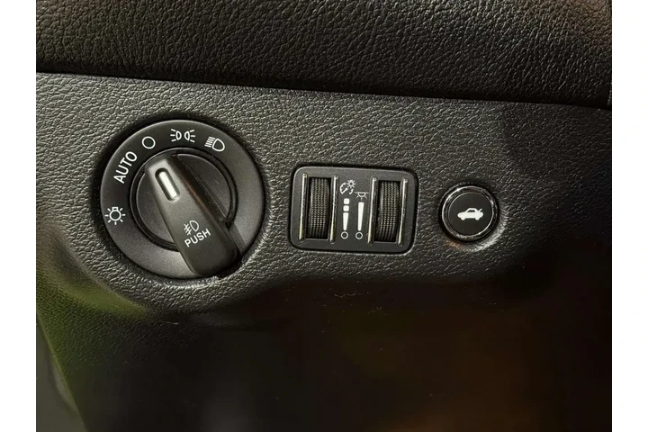 $33987 : Dodge Challenger 2015 SRT 39 image 9