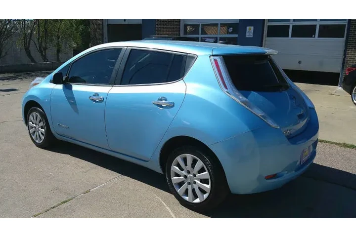 $7599 : 2015 LEAF S image 9