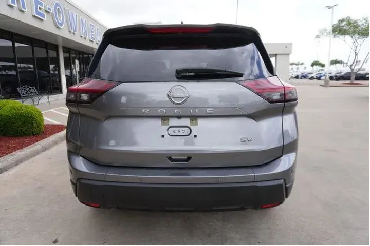 $23288 : Nissan Rogue 2024 SV 4dr Cro image 5