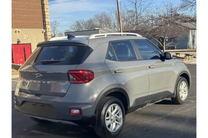 $9999 : 2020 Venue SEL image 6