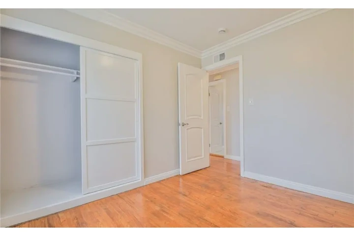 $2500 : 3 Bed Home in Huntington Park image 9