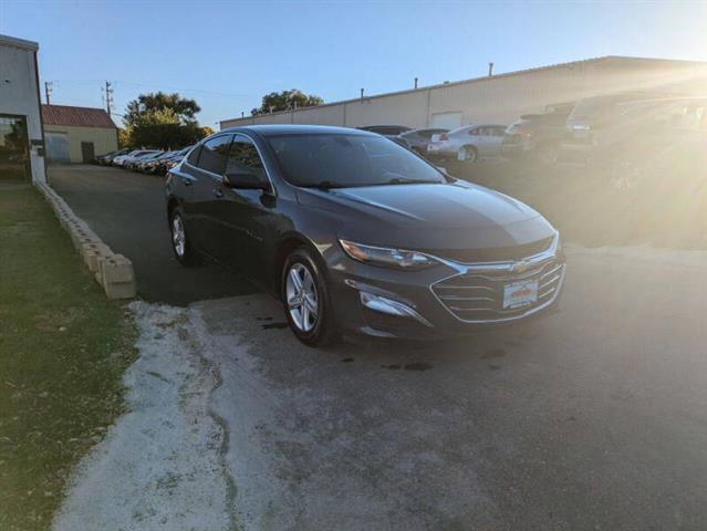 $11990 : 2019 Malibu LS image 8