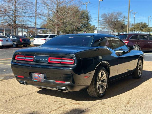 $12900 : 2017 Challenger SXT image 9