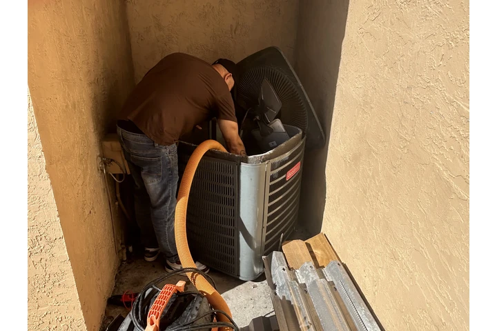 HVAC Ayudante Profesional . image 3