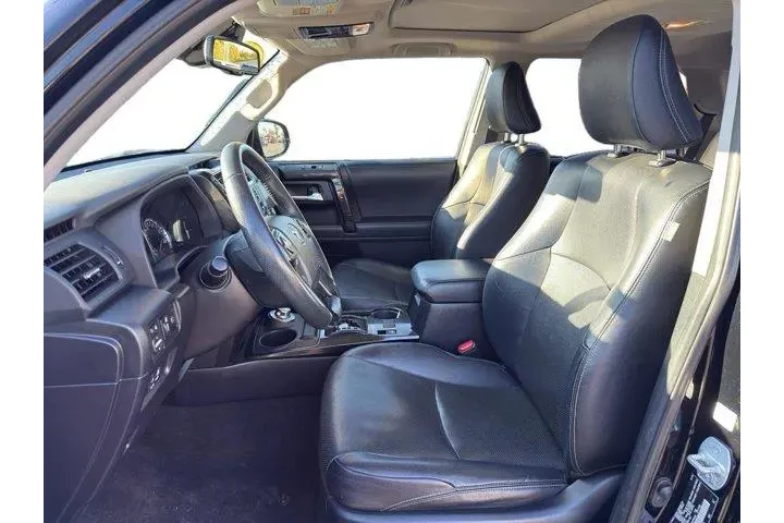 $30991 : Toyota 4Runner 2020 4x4 SR5 image 7