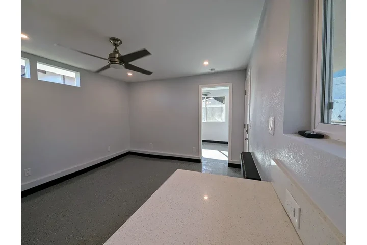 $1150 : private and peaceful Home image 3