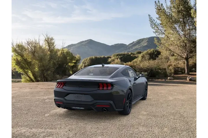 $32643 : Ford Mustang 2025 EcoBoost 2 image 8