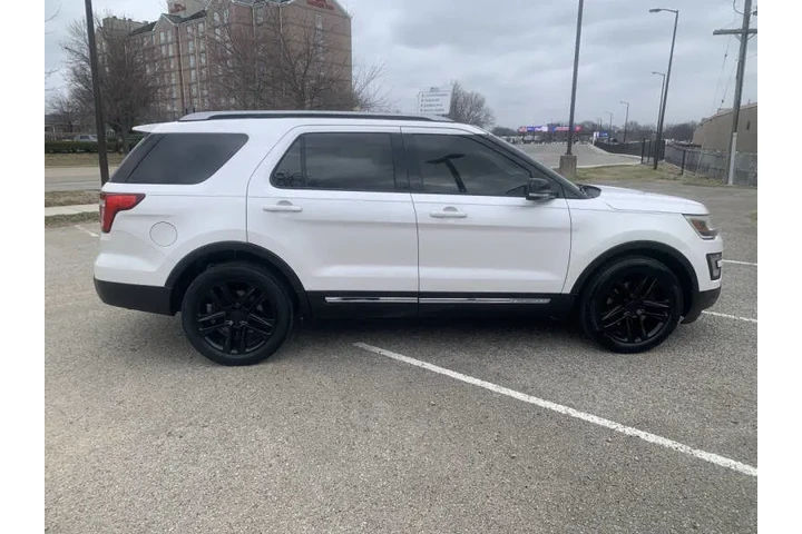 $9995 : 2017 Explorer XLT image 7