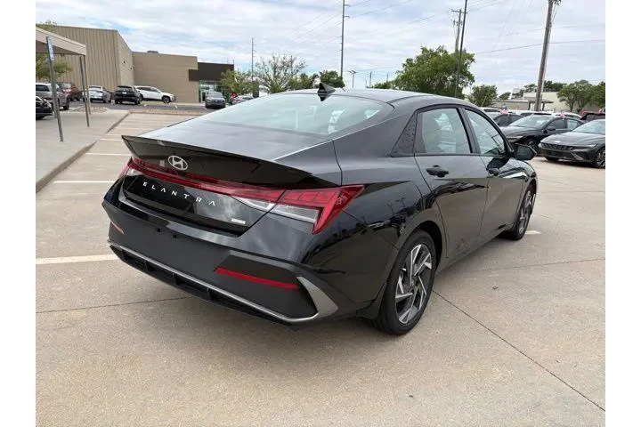 $27498 : Hyundai ELANTRA Hybrid 2025 image 5
