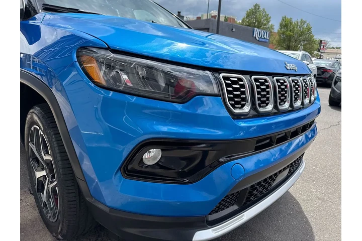 $24995 : 2025 Compass Limited 4x4 image 8