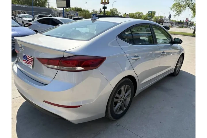 $13990 : 2018 Elantra SEL image 7