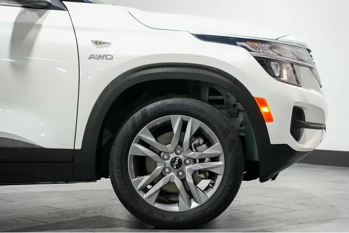 $18790 : 2023 Seltos image 10