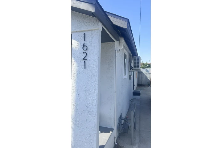 $2100 : Se Renta Casa en LA zip 90015 image 2