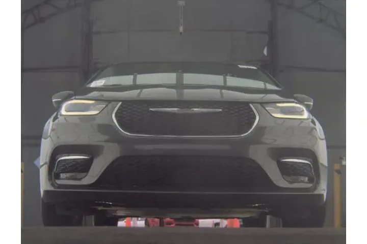 $24193 : Chrysler Pacifica 2023 Touri image 2