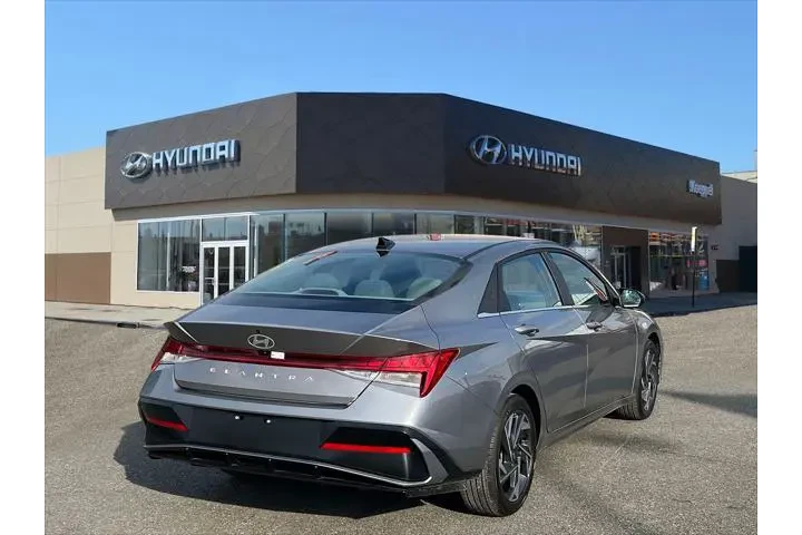 $19995 : Hyundai ELANTRA 2024 SEL 4dr image 4