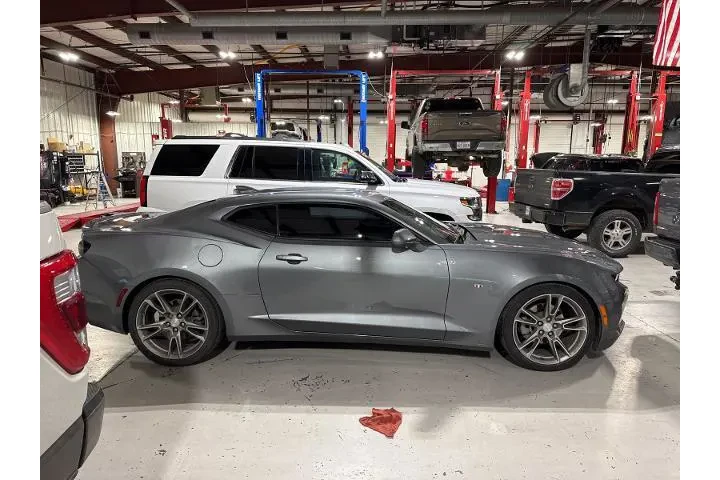 $23880 : Chevrolet Camaro 2021 LT 2dr image 3