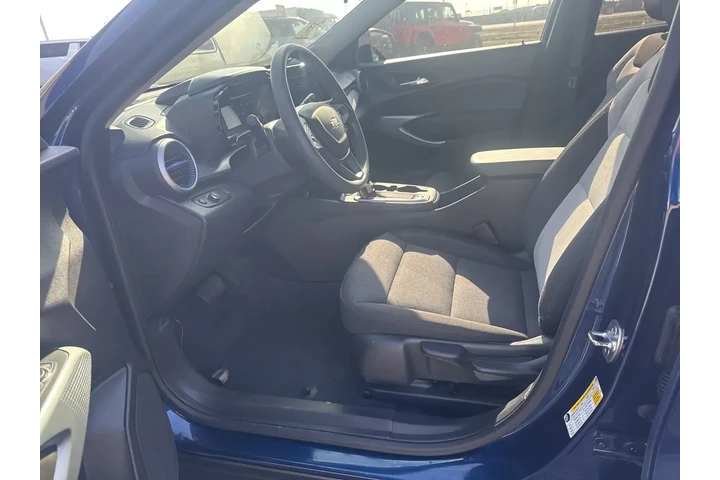 $19701 : Chevrolet Trax 2024 LS 4dr C image 9