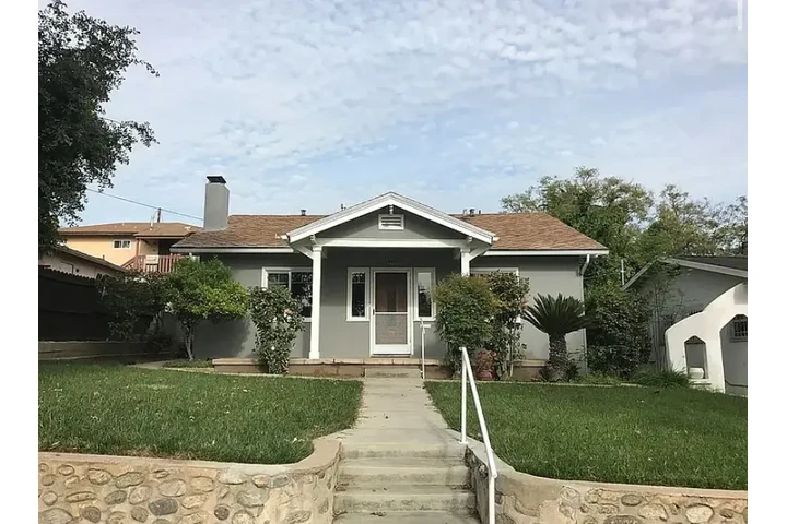 $1399 : Pasadena. Remodeled in 2017 image 2