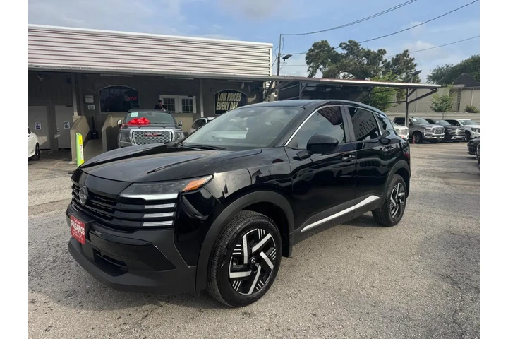 2025 Kicks SV image 1