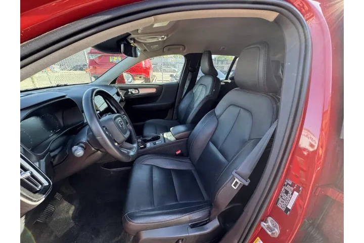 $19995 : 2021 XC40 T4 Momentum image 10