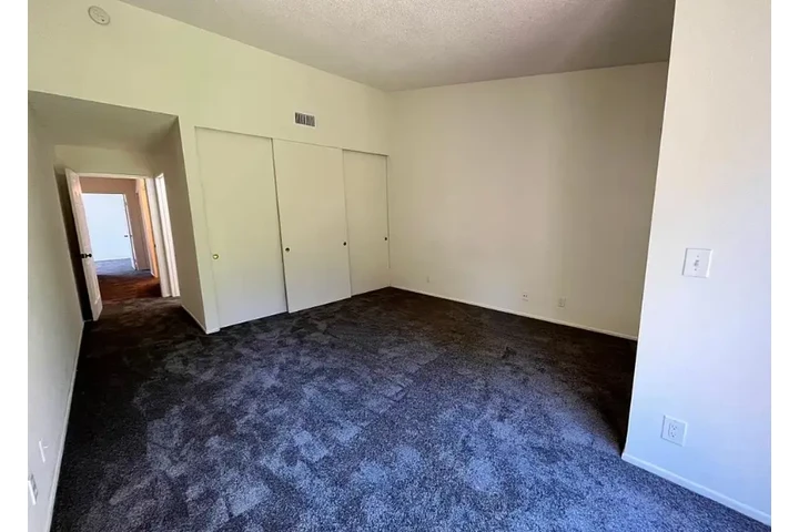 $2550 : 3 bedroom house in Koreatown image 6