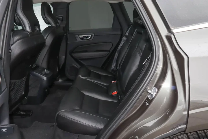 $17949 : 2019 XC60 T5 AWD Momentum image 8
