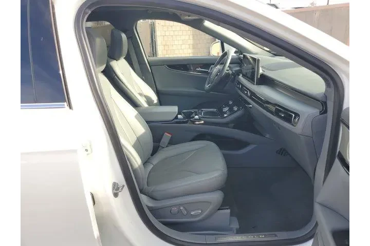 $39995 : Lincoln Nautilus 2022 AWD Re image 9