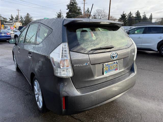 $9995 : 2013 Prius v Five image 6