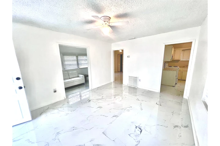 $3400 : Linda Casita en Coral Gables image 3